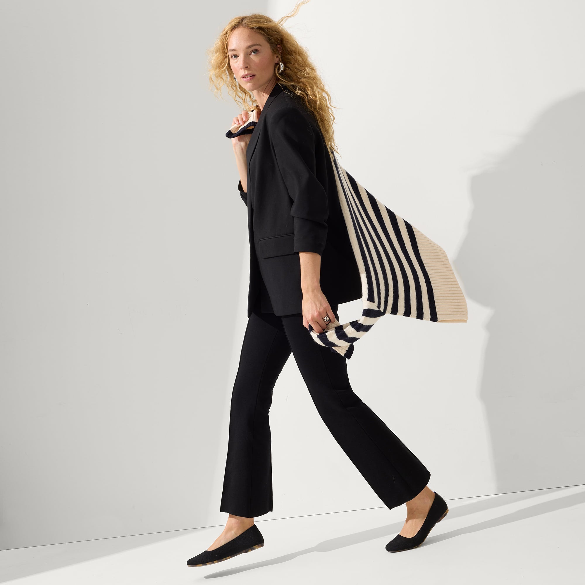 The Max Square - Black